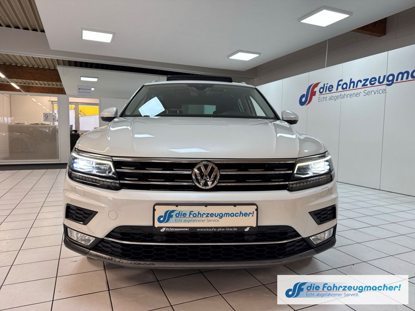 Fahrzeugabbildung Volkswagen Tiguan Highline BMT Start-Stopp El. Panodach Nav