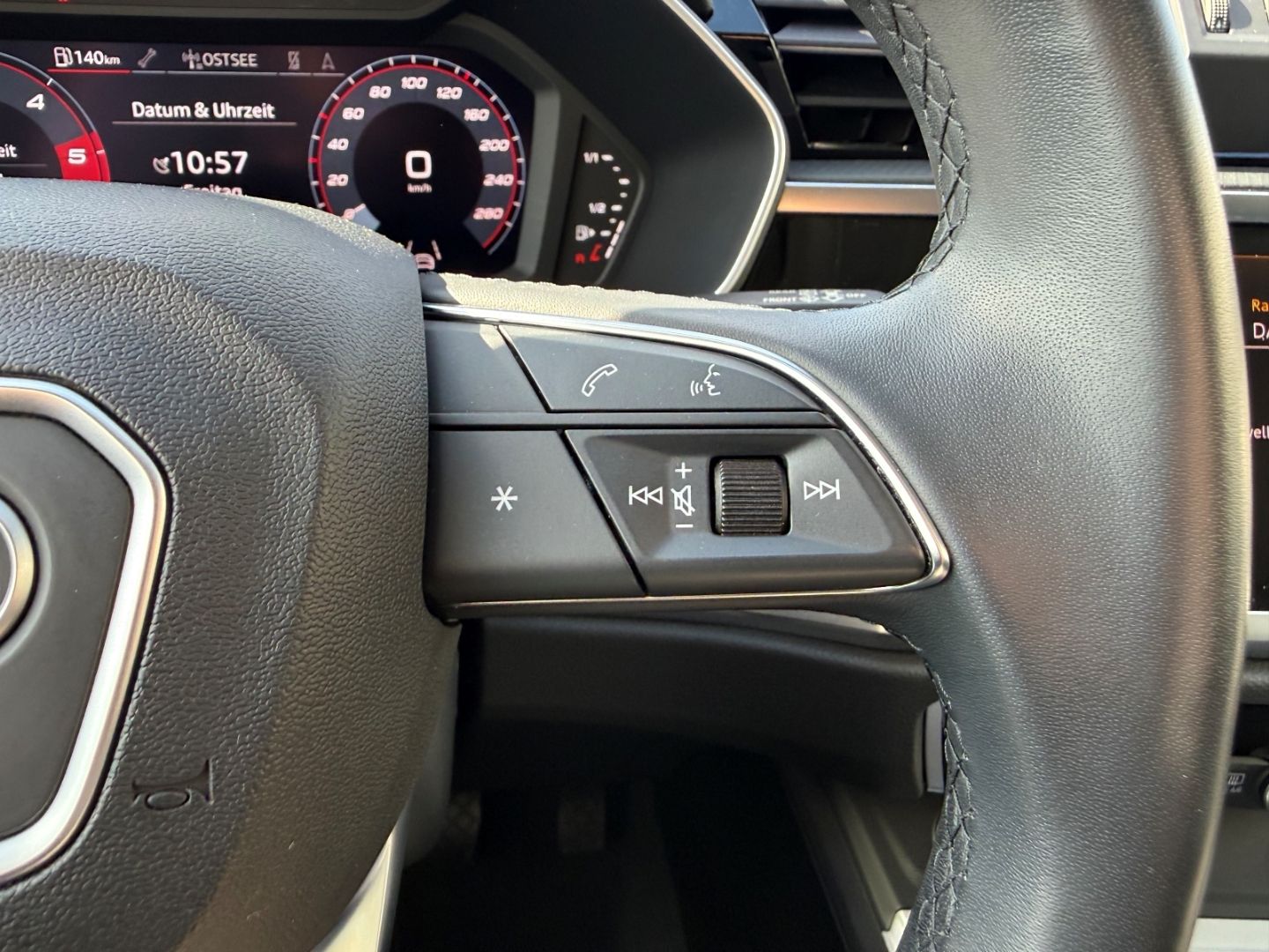 Fahrzeugabbildung Audi Q3 35 TDI S Line LED ACC TWA Navi el. Heckkl. Fu