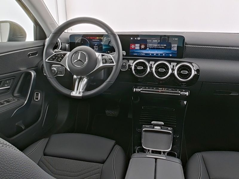 Fahrzeugabbildung Mercedes-Benz A 250 e PROGRESSIVE+STNDHZ+AHK+11KW+LHZ+LED+KAM