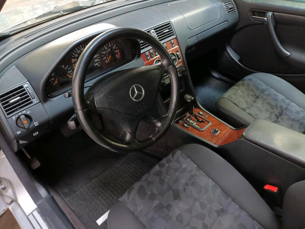 Mercedes-Benz C 200