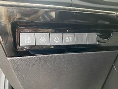 Fahrzeugabbildung Peugeot 508 Hybrid Allure Pack Autom. LED Navi ACC 17"