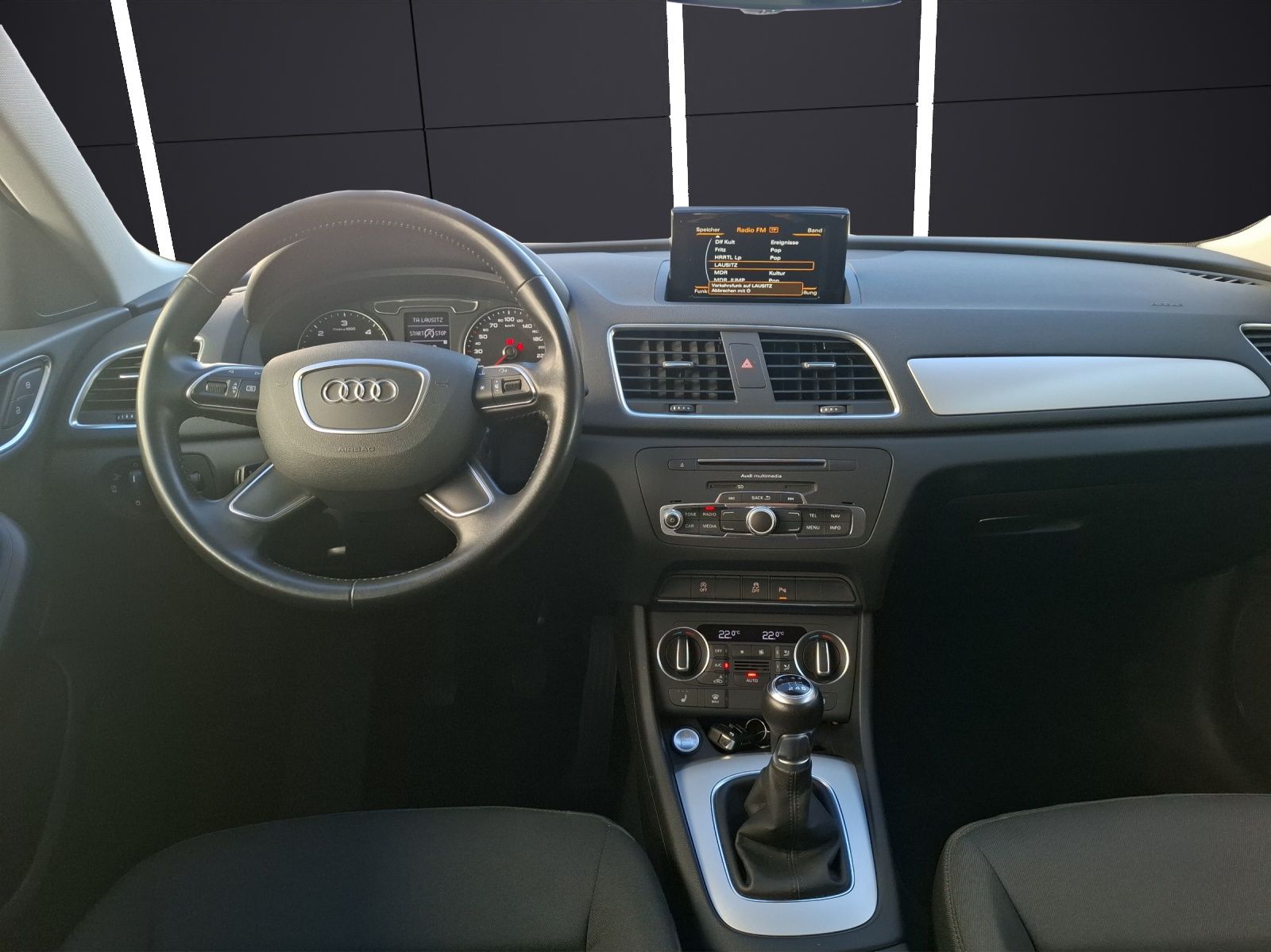 Fahrzeugabbildung Audi Q3 TDI LED AHK GRA PDC SH LM
