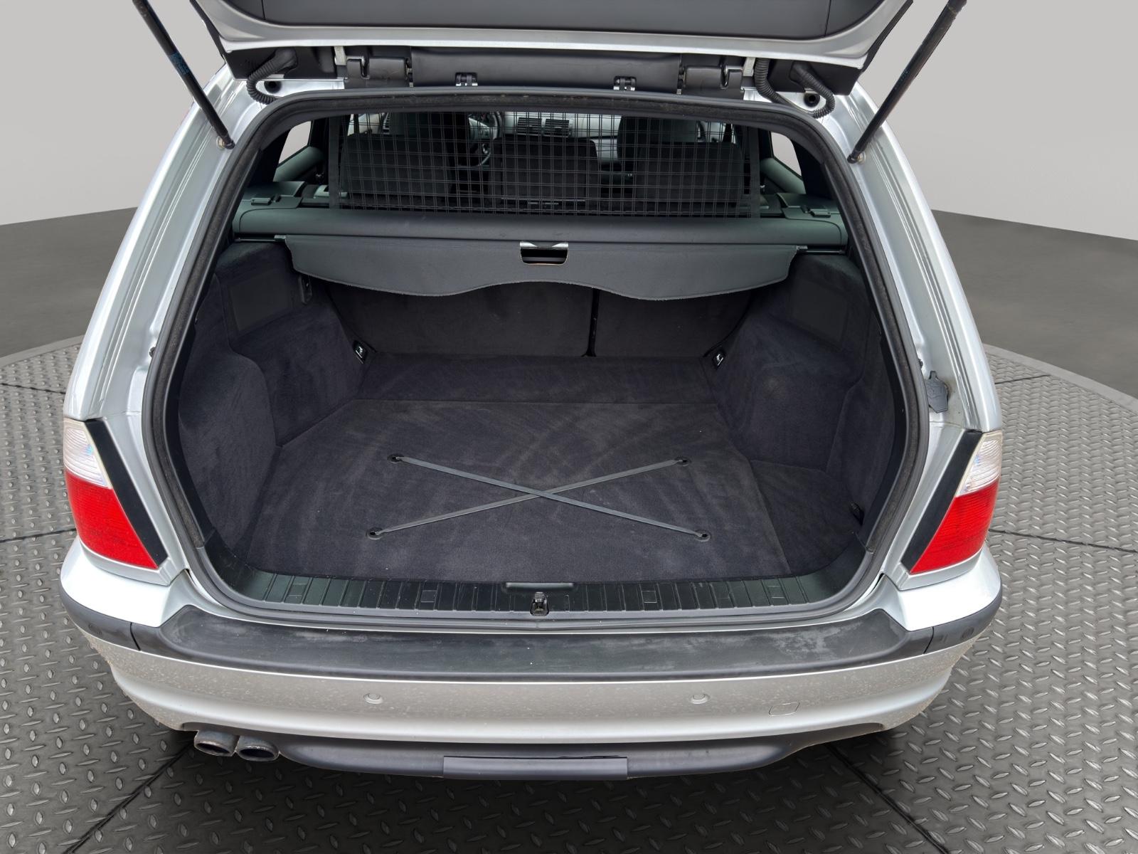 BMW 325 xi Touring E46 2.5i 192 ch 4x4 – Pack M – boîte manuelle – Alcantara – sièges chauffants & à mémoire – toit ouvrant – attelage