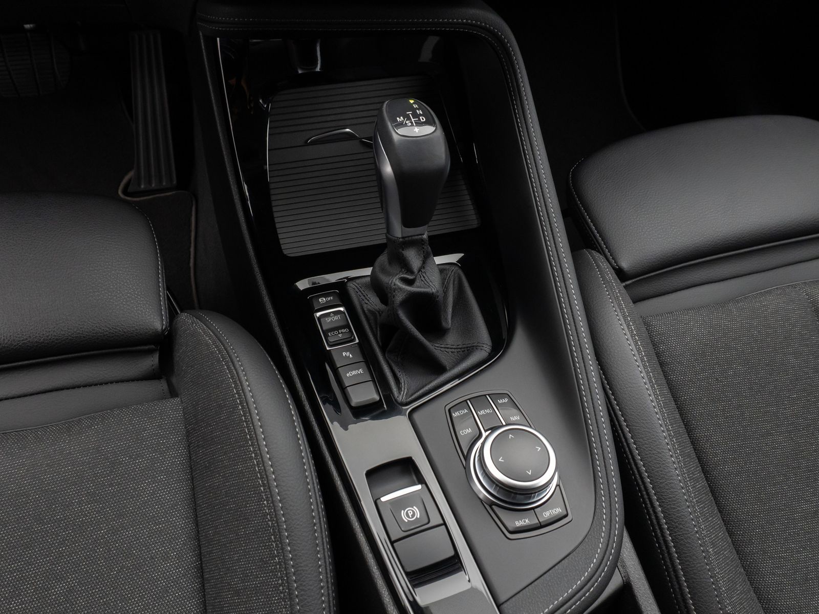 Fahrzeugabbildung BMW X1 xD25e Sport Line Kamera HUD DAB HiFi Komfort