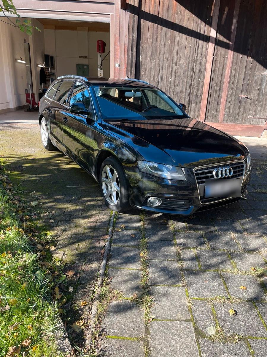 Audi A4 2008 — салон