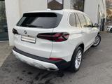 BMW X5 xDrive30d || Pano AHK SoftClose 360° DAProf - BMW X5 mit Diesel-Antrieb: Geländewagen, Automatik