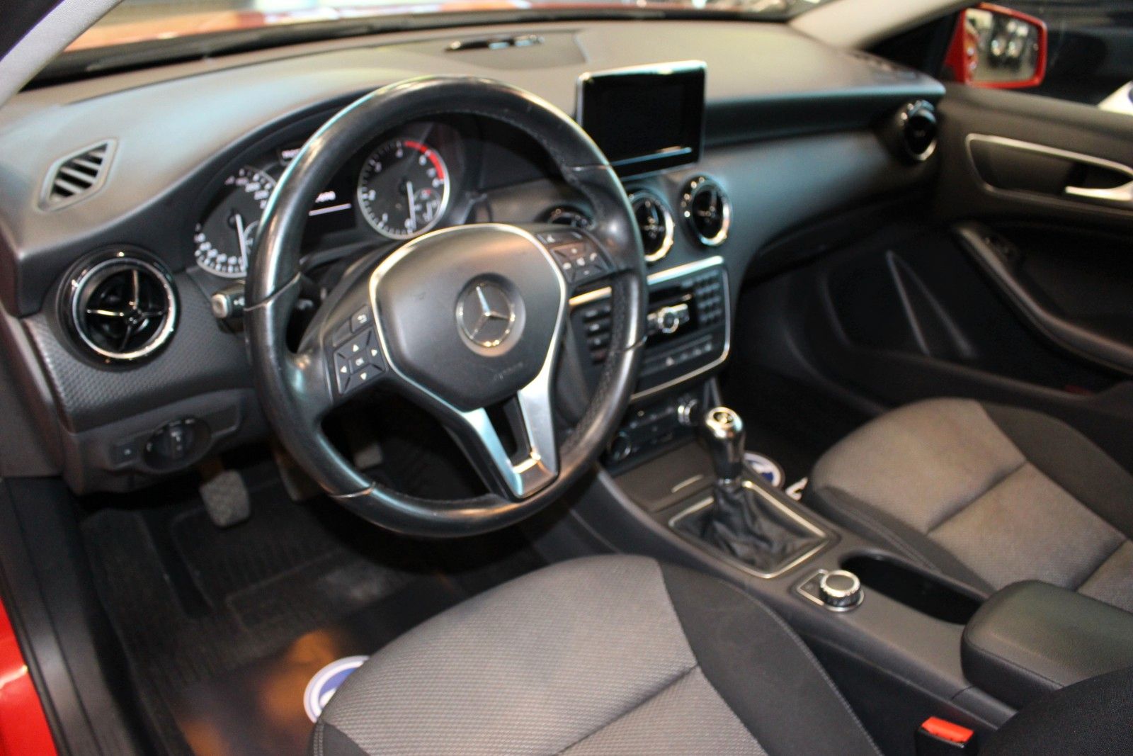 Fahrzeugabbildung Mercedes-Benz A 200 CDI *Bi-Xenon*PDC Navi