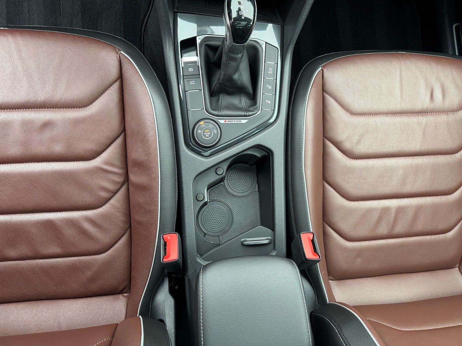 Fahrzeugabbildung Volkswagen Tiguan Elegance 4Motion 2.0 TDI