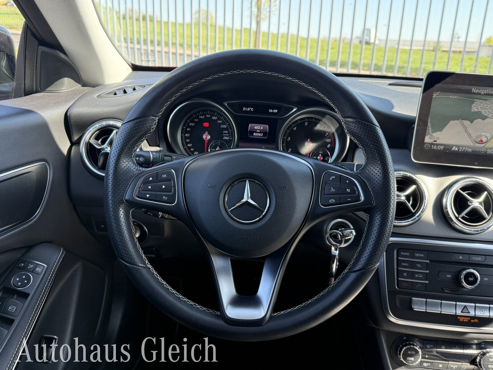 Fahrzeugabbildung Mercedes-Benz CLA 250 Shooting Brake Urban Navi/Distronic/Klim