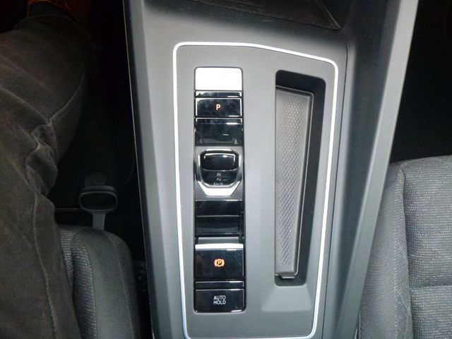 Fahrzeugabbildung Volkswagen Golf VIII 1,0 eTSI Life >AUT/NAV/LED/KAM/SHZ<