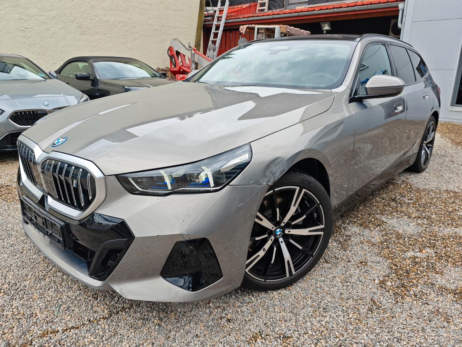 BMW i5 eDrive40 M-Sport 360°/Pano/B&W/ad.Fahrw/NP96`