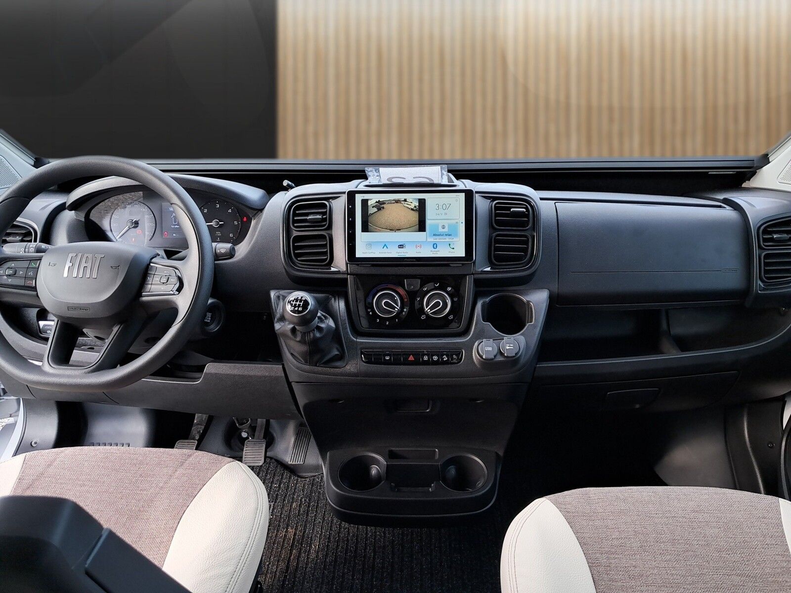 Fahrzeugabbildung Eura Mobil Van V 635 EB