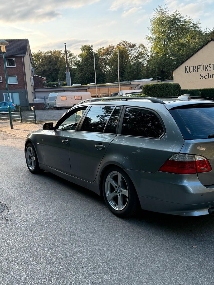 BMW 120 2009 — rear view