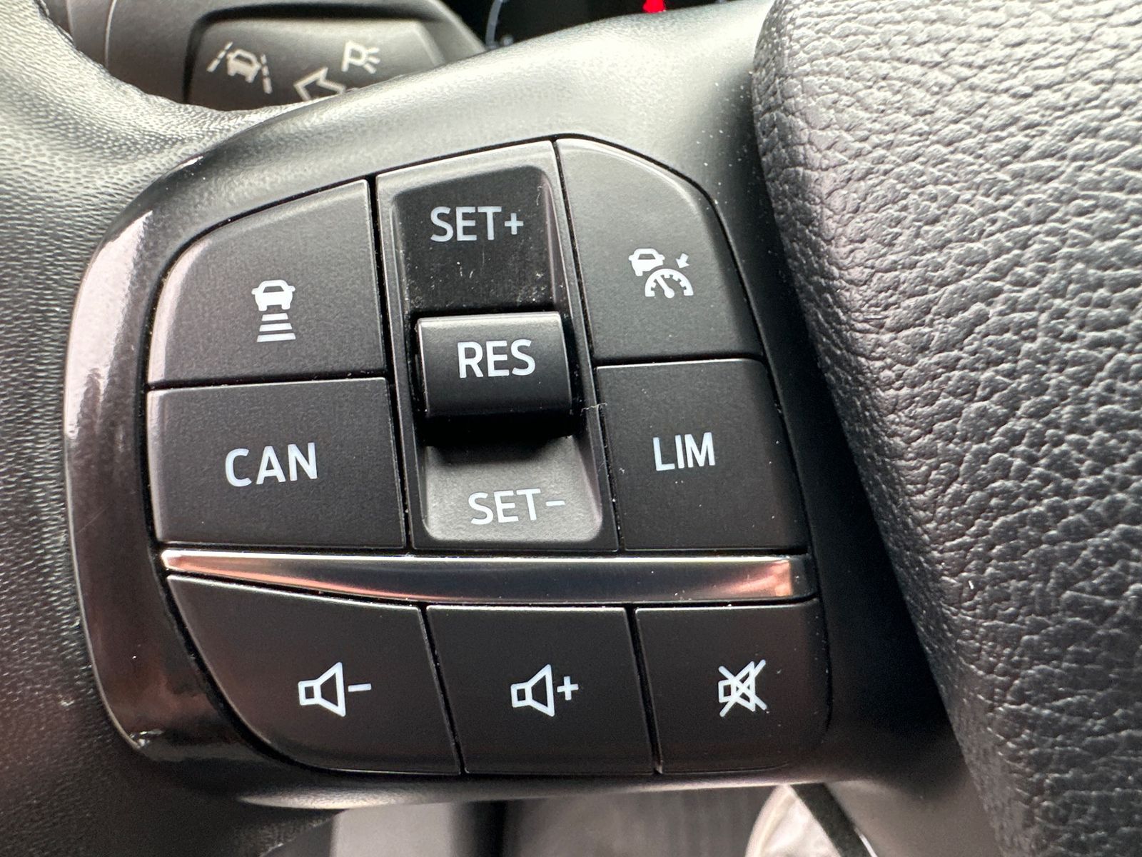 Fahrzeugabbildung Ford Transit Custom 280 L1H1 NAV+KAM+ACC+PDC+CARPLAY
