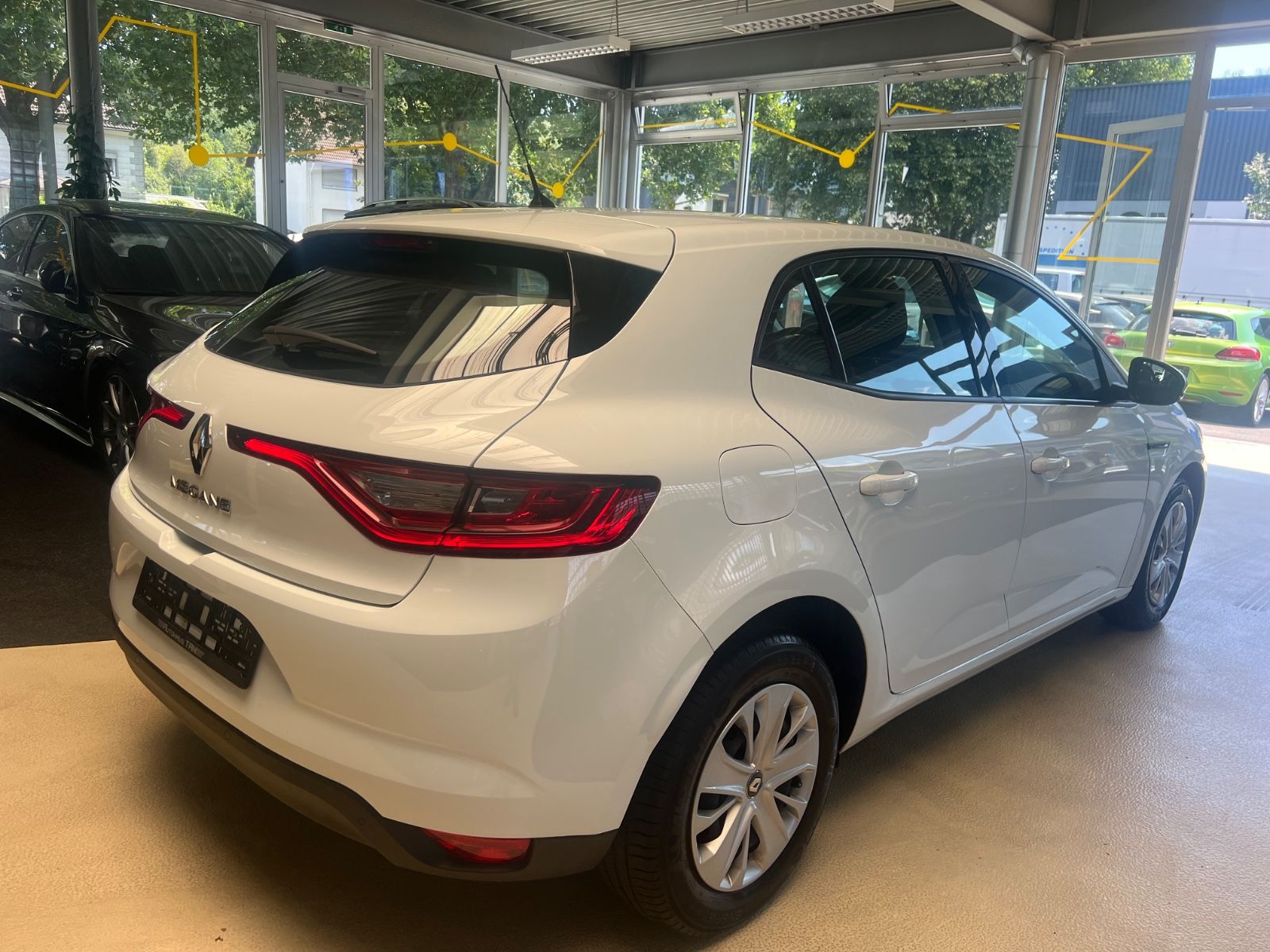 Fahrzeugabbildung Renault Megane IV Lim. 5-trg. Life *BLUETOOTH*LED*