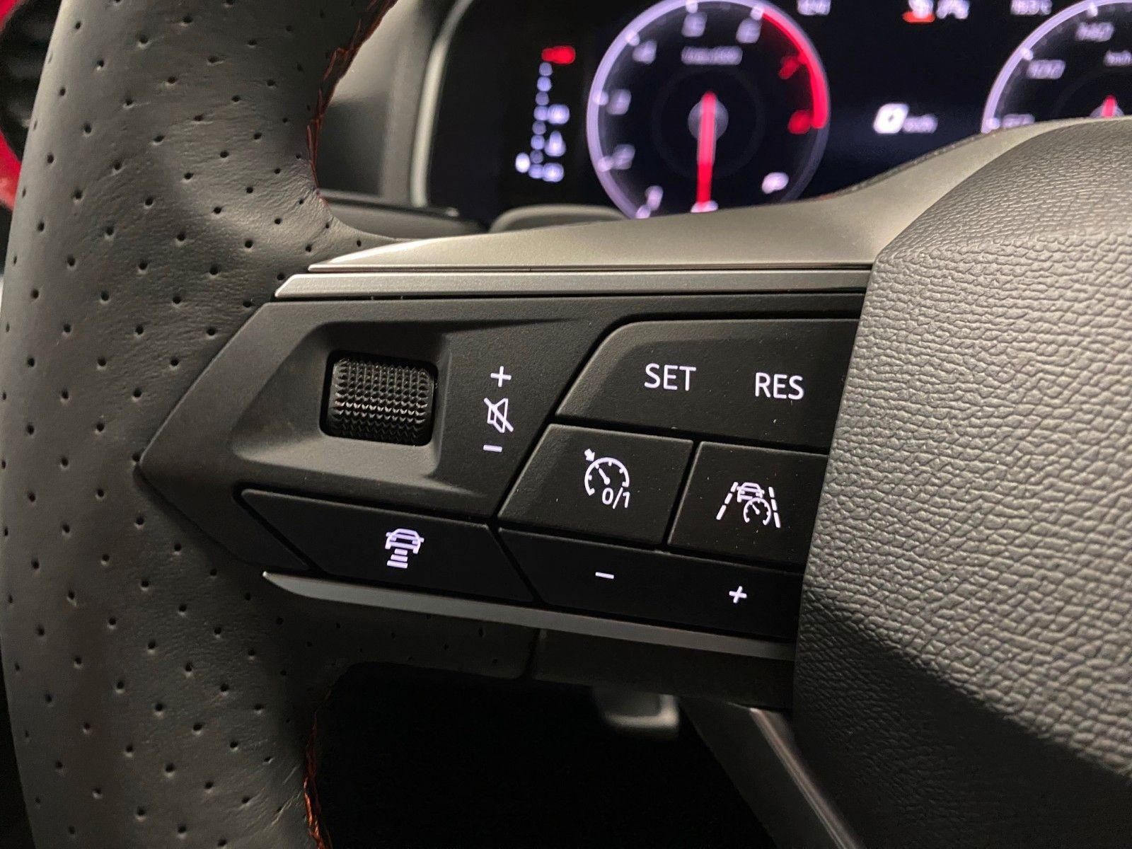 Fahrzeugabbildung SEAT Arona TSI FR DSG+AHK+5 Ja. GARANTIE+SPURWECHSEL+