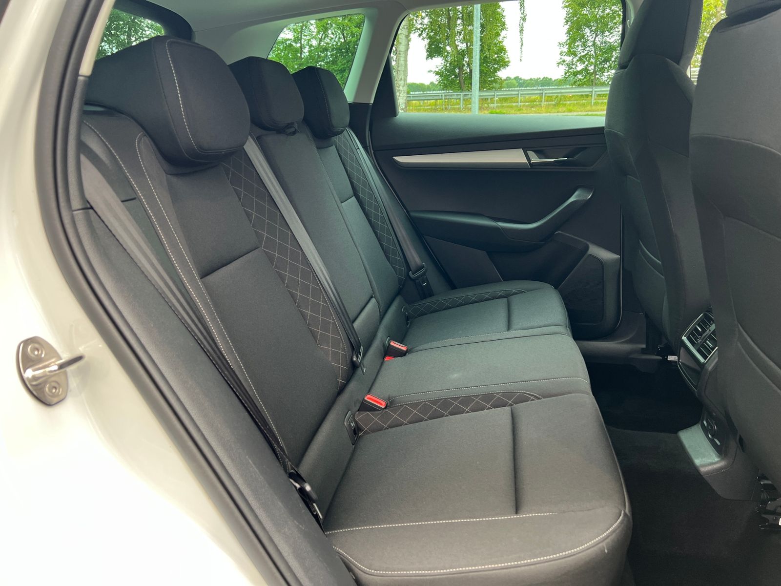 Fahrzeugabbildung SKODA Karoq Ambition 1.5 TSI *AHK, SmartLink, Kamera,