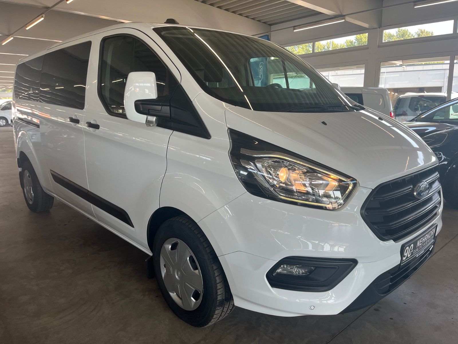 Fahrzeugabbildung Ford Transit Custom L2 TREND 9-Sitzer Klima CAM STDHZ
