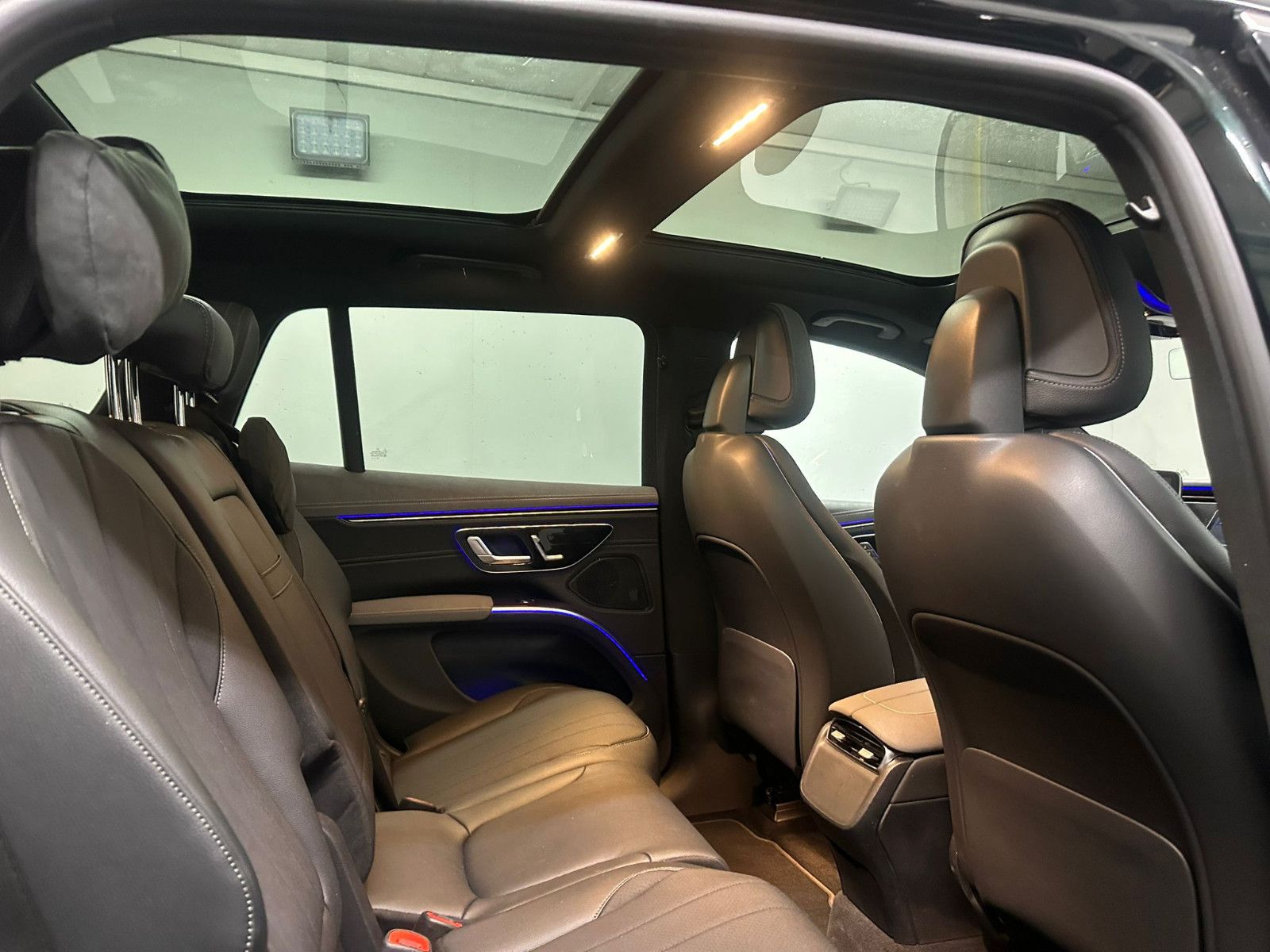 Fahrzeugabbildung Mercedes-Benz EQS 450 SUV *PANORAMA*KEYGO*7 SITZER*