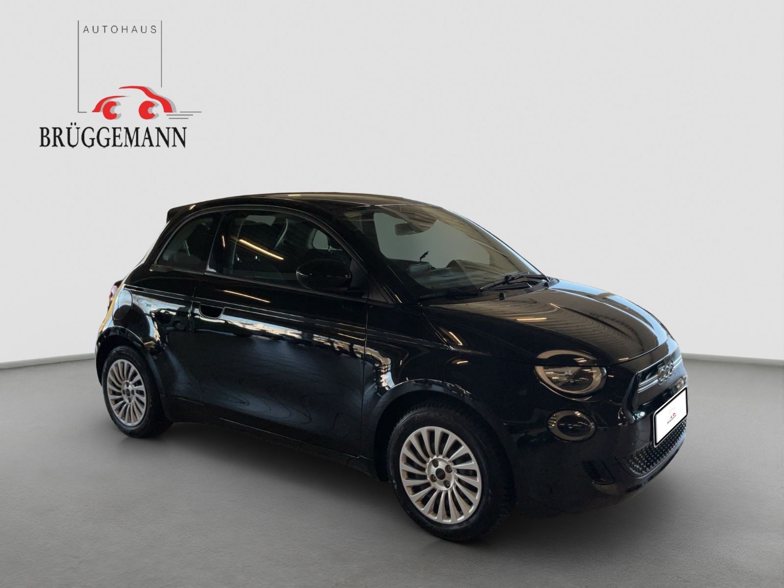 Fahrzeugabbildung Fiat 500e + Radio- & Winterpaket