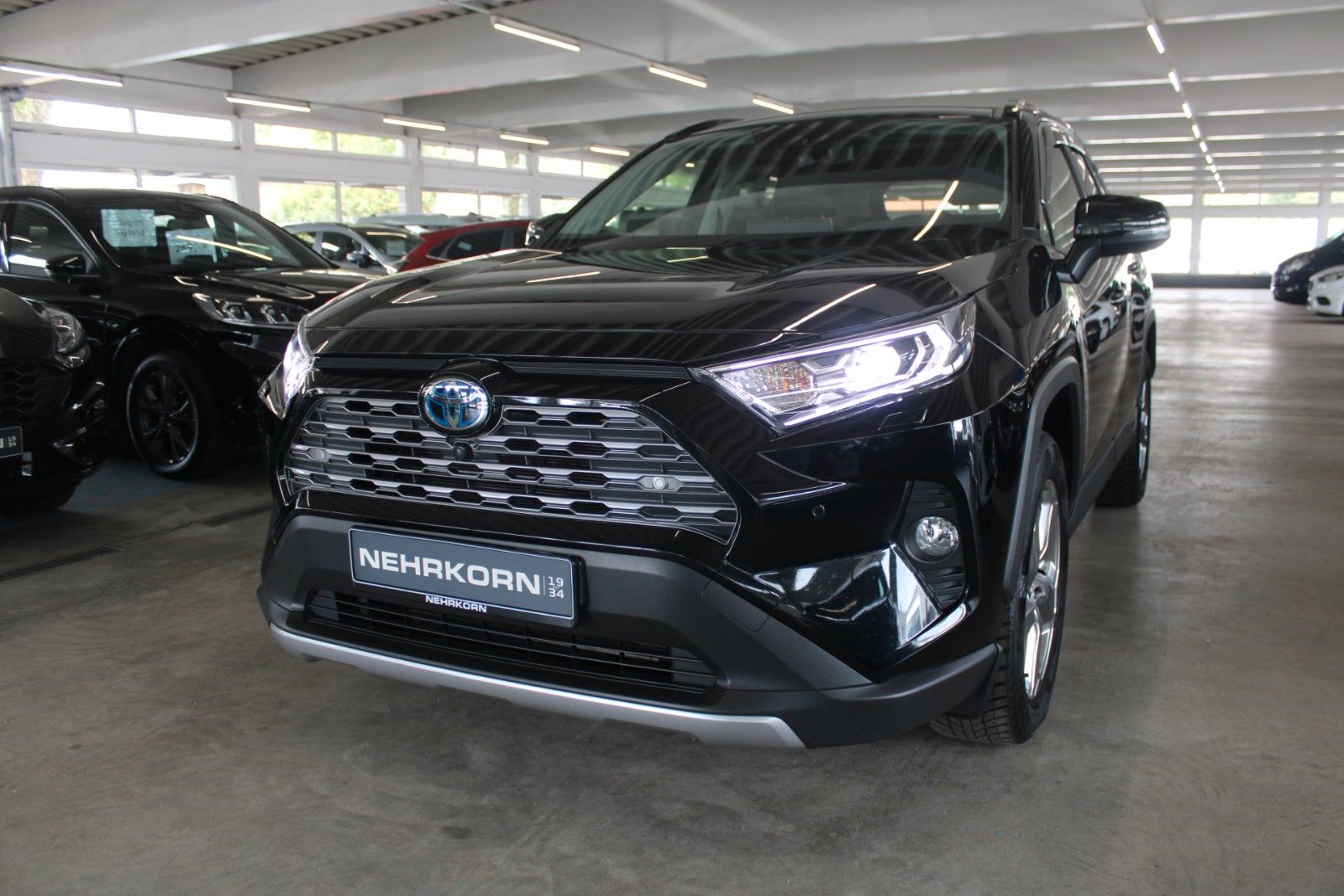 Fahrzeugabbildung Toyota RAV 4 4x2 Hybrid Lounge Aut. PANO LED LEDER ACC