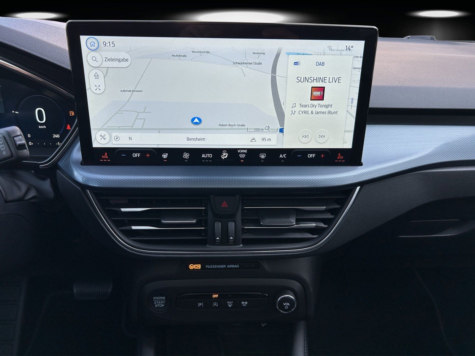 Fahrzeugabbildung Ford Focus 1.5 Active X Aut./LED/KAMERA/ACC/NAVI/PANO