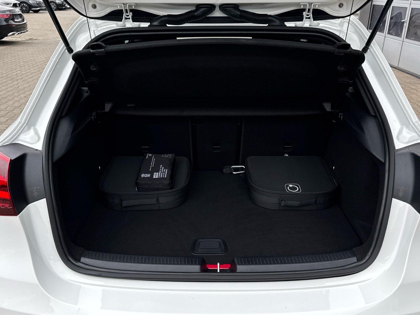 Mercedes-Benz A 250 e AMG Advanced Plus Ambiente Kamera AHK