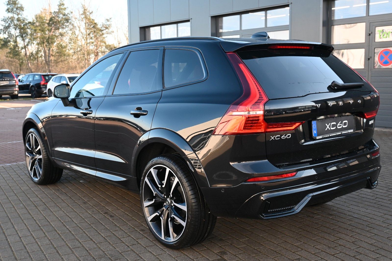 Fahrzeugabbildung Volvo XC60 B4 D AWD Ultimate Dark*STDHZG*360°*ACC*AHK