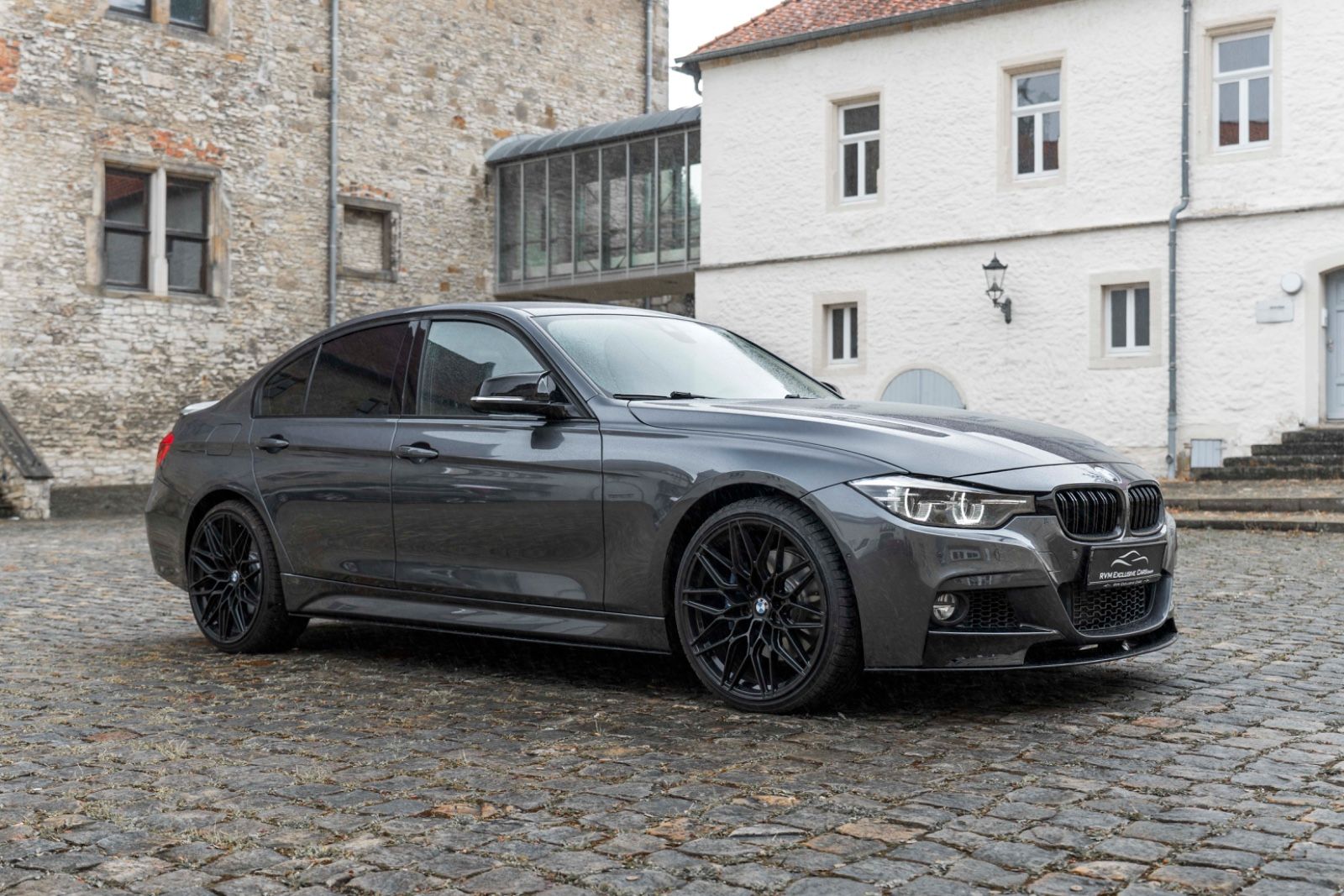 Fahrzeugabbildung BMW 335I M-Performace H&K KAM NAV ALC CARBON M