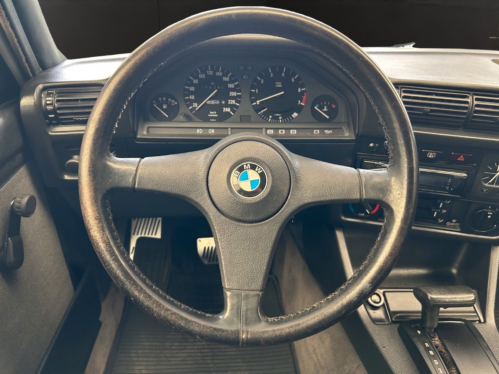 Fahrzeugabbildung BMW 320i E30/Automatik/Leder/H-Zulassung