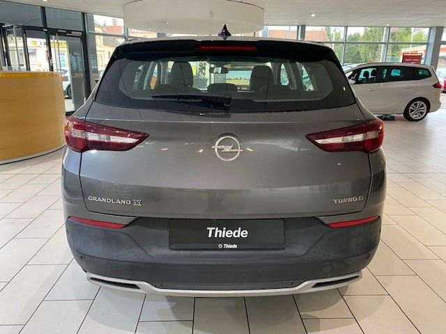 Fahrzeugabbildung Opel Grandland X 2.0D 18"ALU/NAVI/PANORAMA/KAMERA