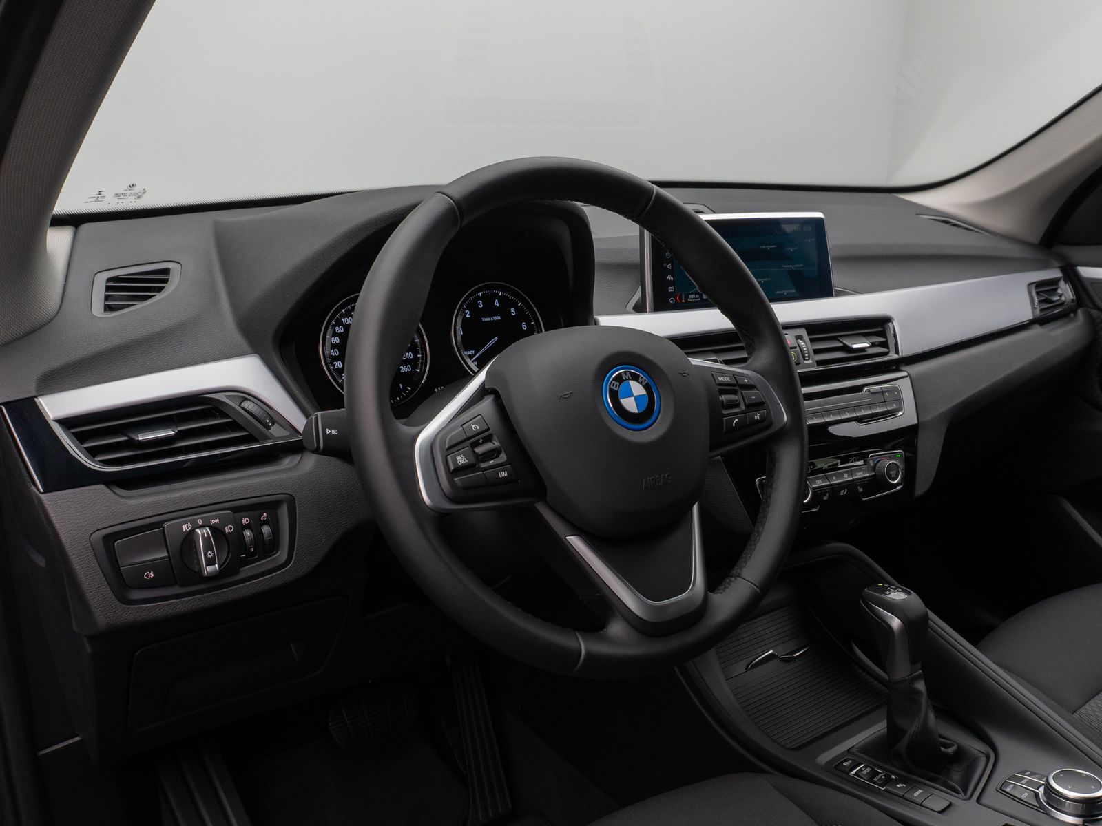 Fahrzeugabbildung BMW X1 xD25e ParkAss DAB Navi Lordos GwschwindigReg