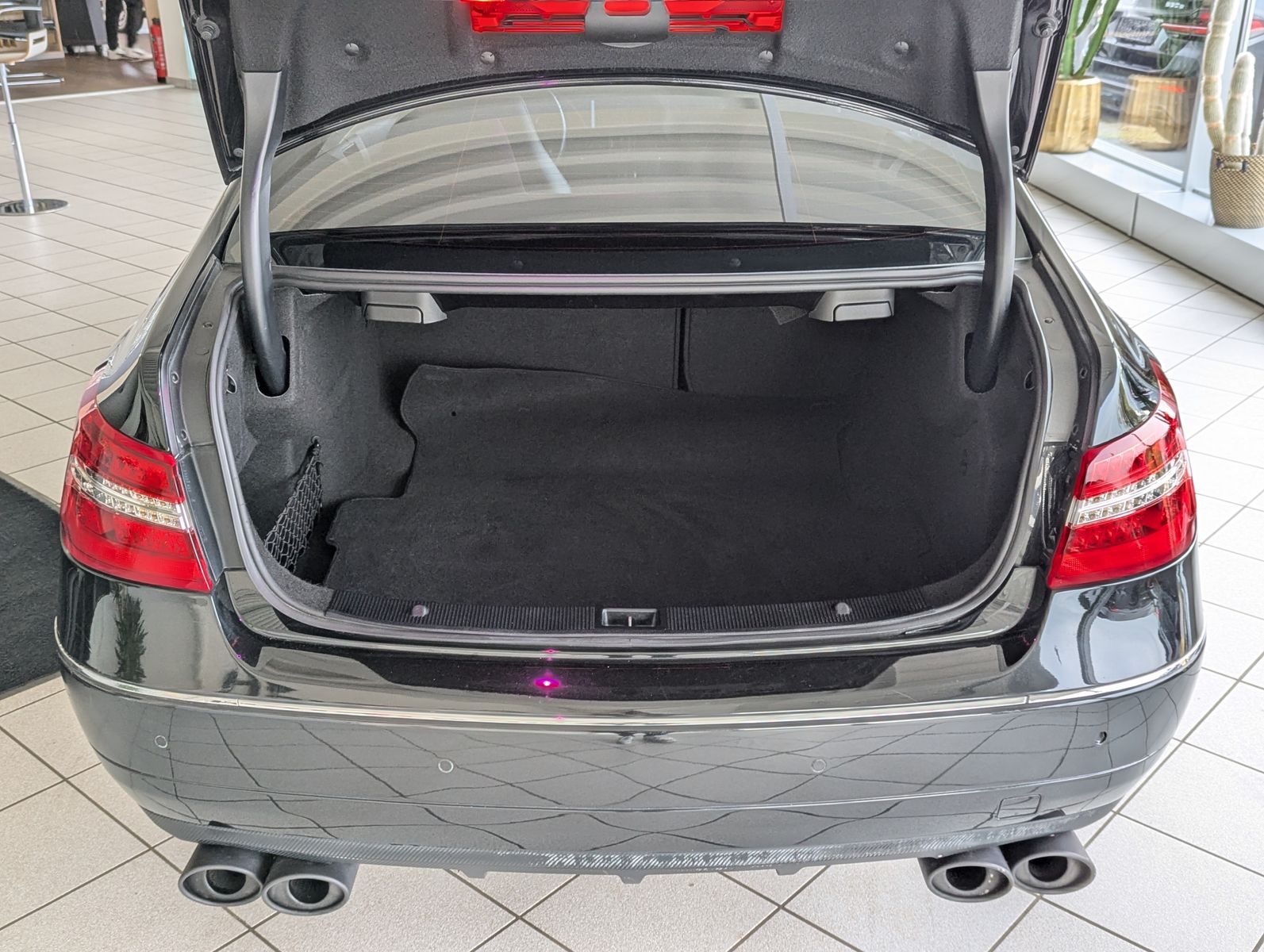 MERCEDES-BENZ E 350 CGI Ava. Memory Leder Navi Pano Sport-Fahr - Image 17