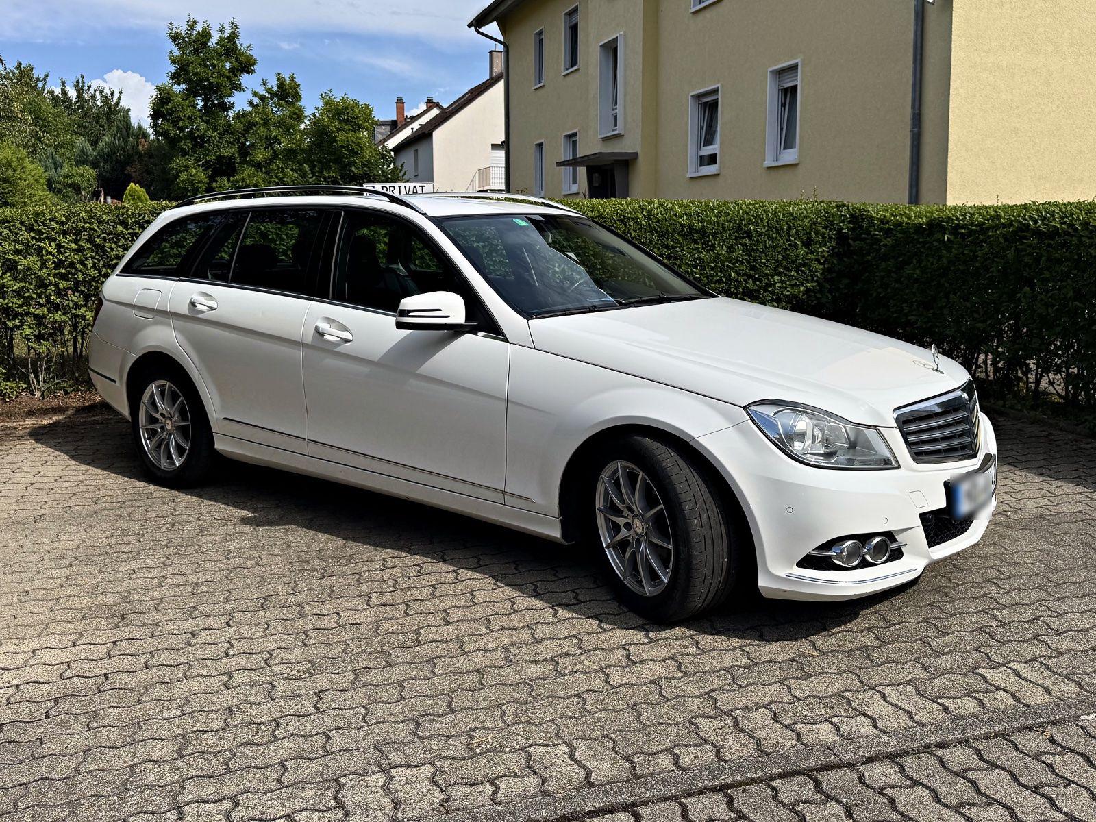 Mercedes-Benz C200 2012 — interior