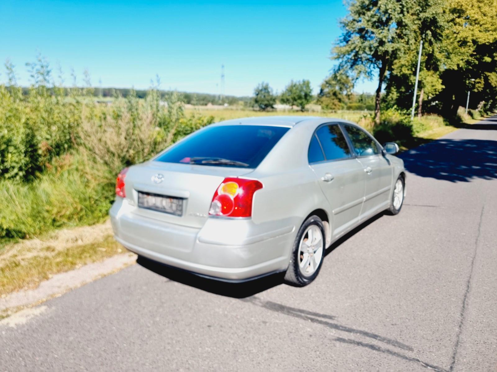 Toyota Avensis Executive 1.8-l-VVT-i / Klima