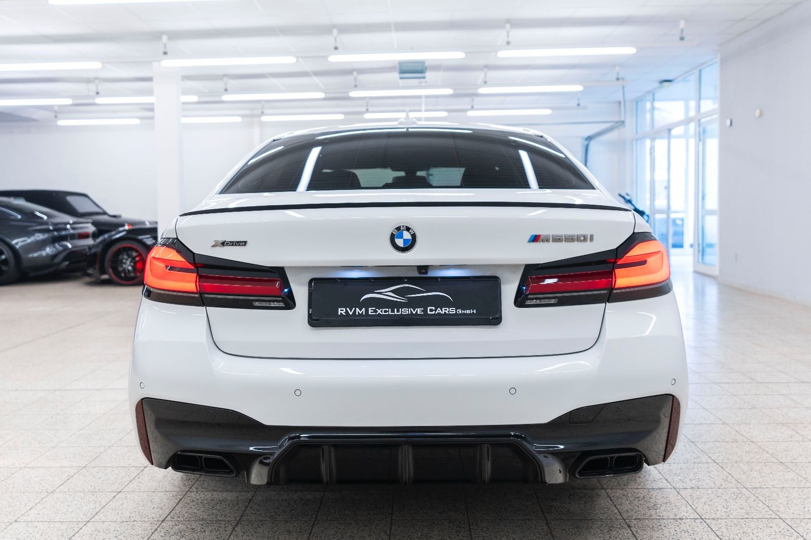 Fahrzeugabbildung BMW M550IX Massage Harman 360° Head UP LED NAV PDC
