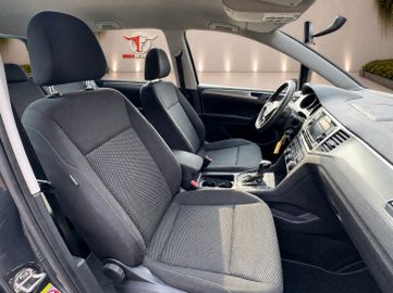 Volkswagen Golf - 10