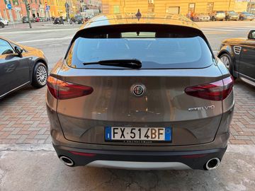Alfa-Romeo Stelvio - 8