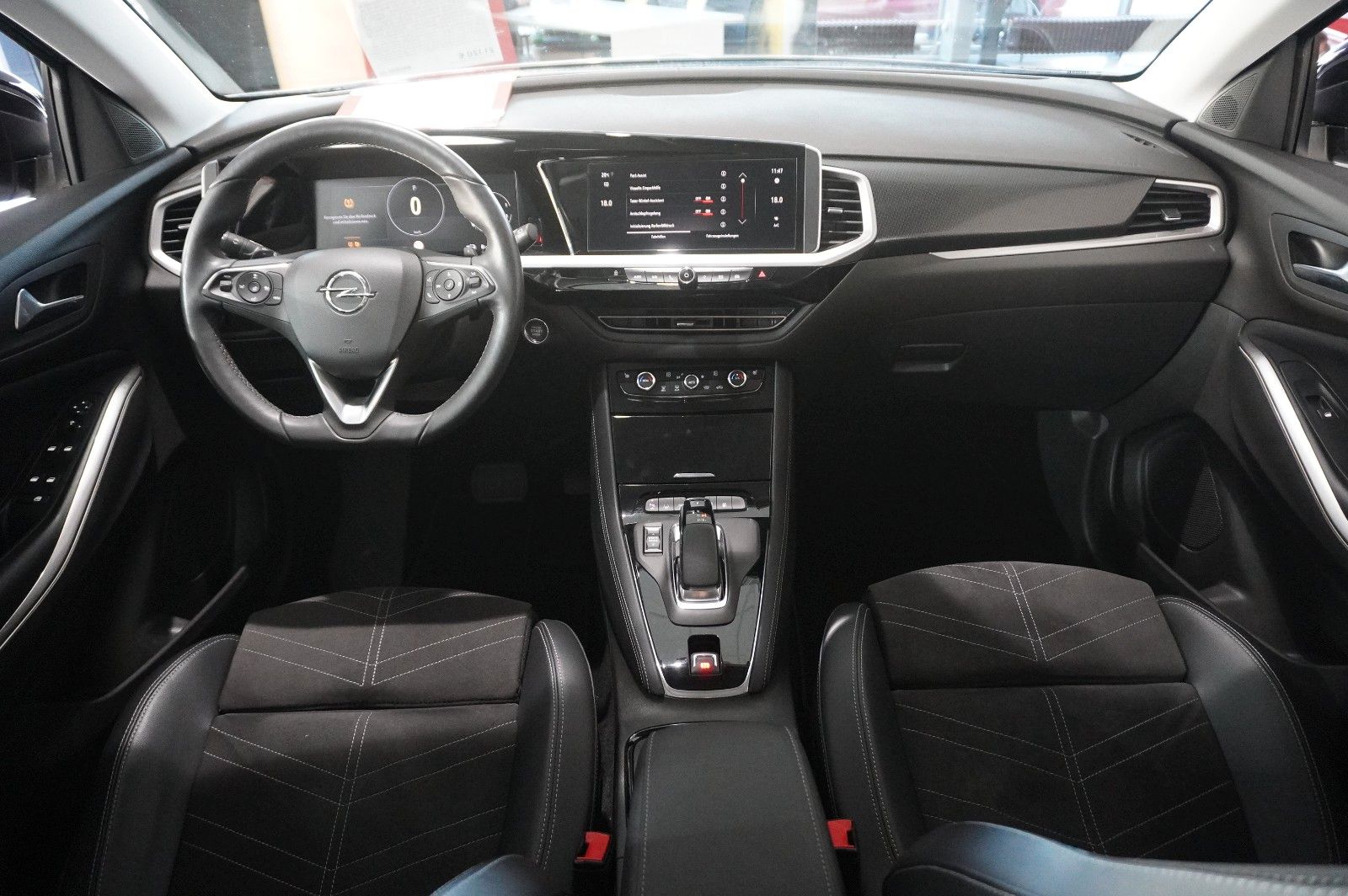 Fahrzeugabbildung Opel Grandland (X) ULTIMATE 4HYBRID NAVI/LED/SPORT/SH