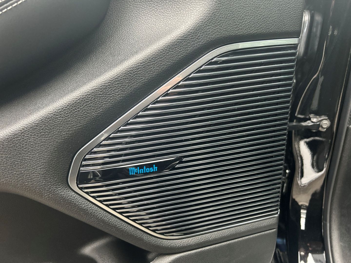 Fahrzeugabbildung Jeep Grand Cherokee 4xe Overland HUD Navi Leder AHK