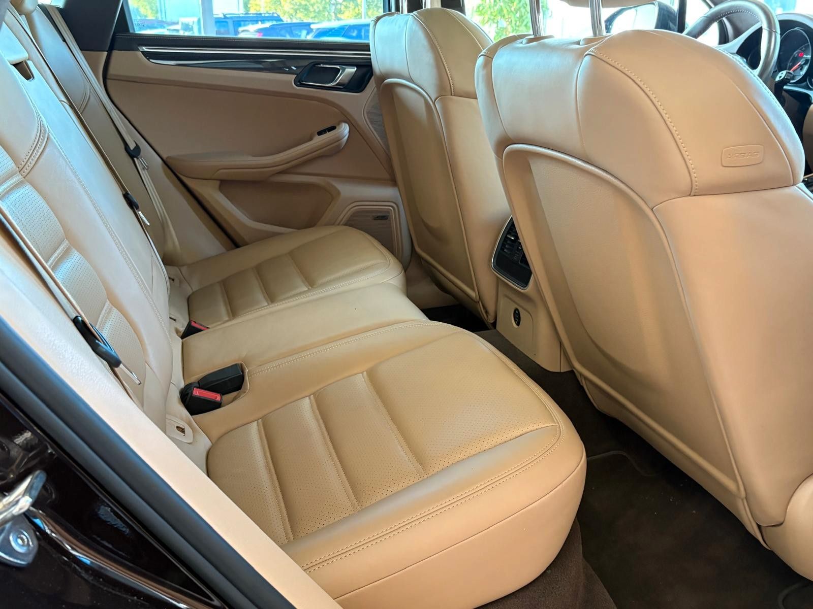 Fahrzeugabbildung Porsche Macan Turbo Scheckheft Porsche Leder exklusive