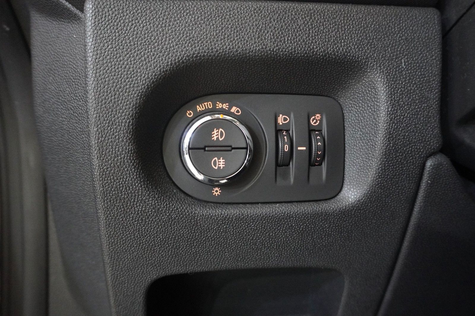 Fahrzeugabbildung Opel Corsa D 1.4 ENERGY 3-TÜR KLIMA/WINTER/NEBEL/PDC