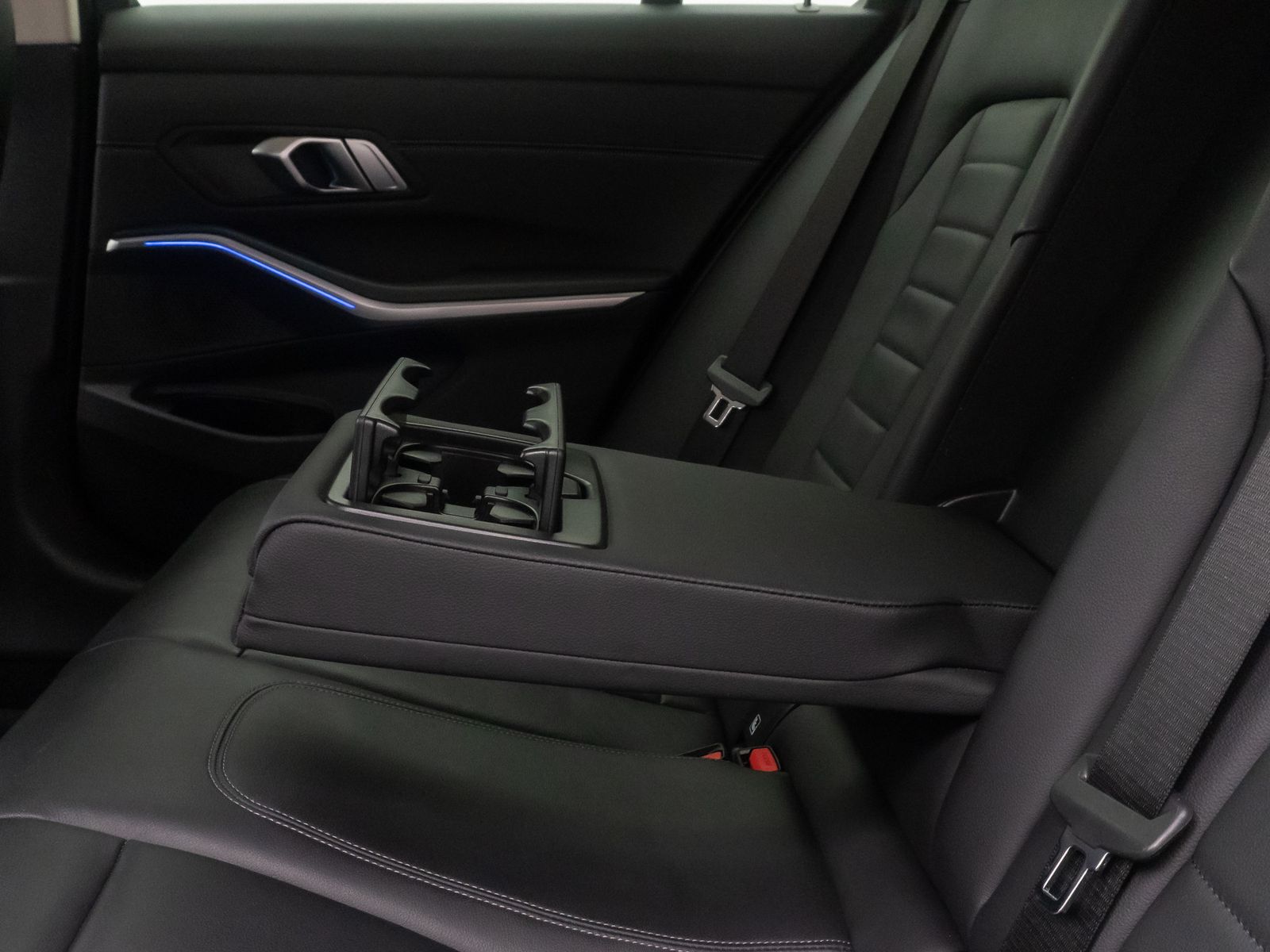 Fahrzeugabbildung BMW 330i xD Luxury Line HUD DAB Komfort 360&deg; Leder