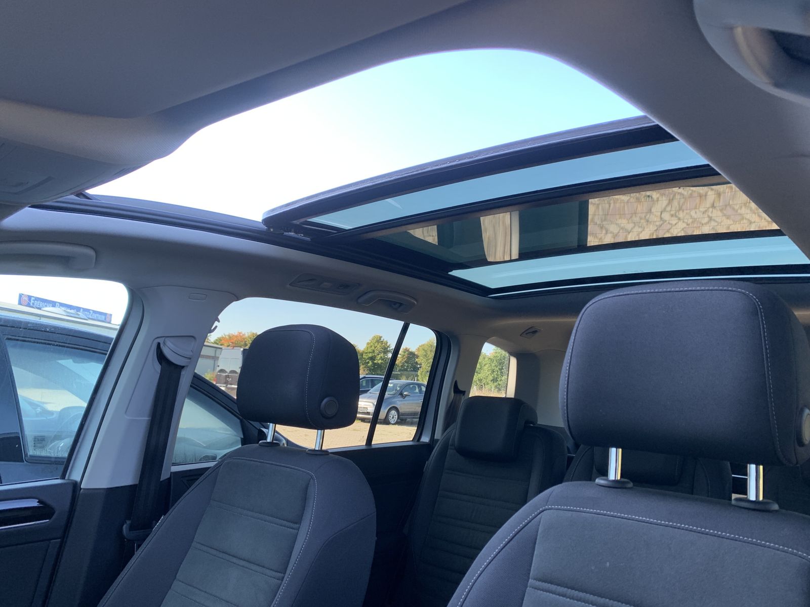 Fahrzeugabbildung Volkswagen Touran 2.0 TDI*LED*Navi*AHK*Pano*STHZ*Cam*Spur*