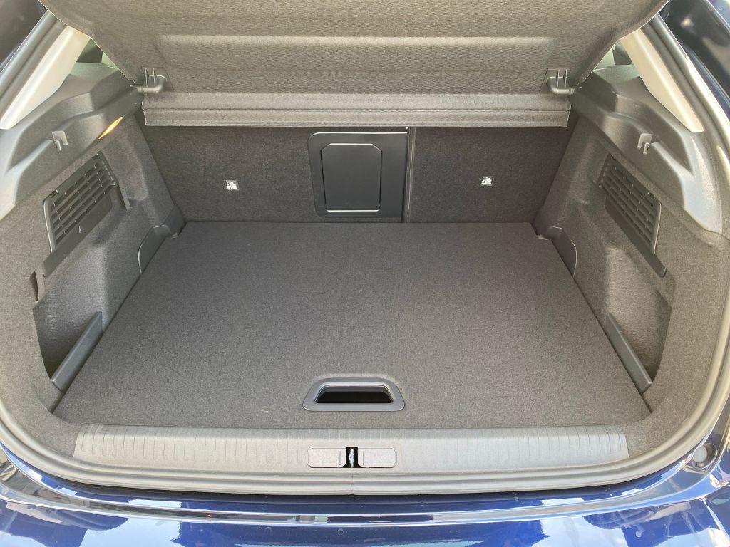 Fahrzeugabbildung Citroën C4 Hybrid 145 Automatik MAX *Winter-Pak*Alcantar