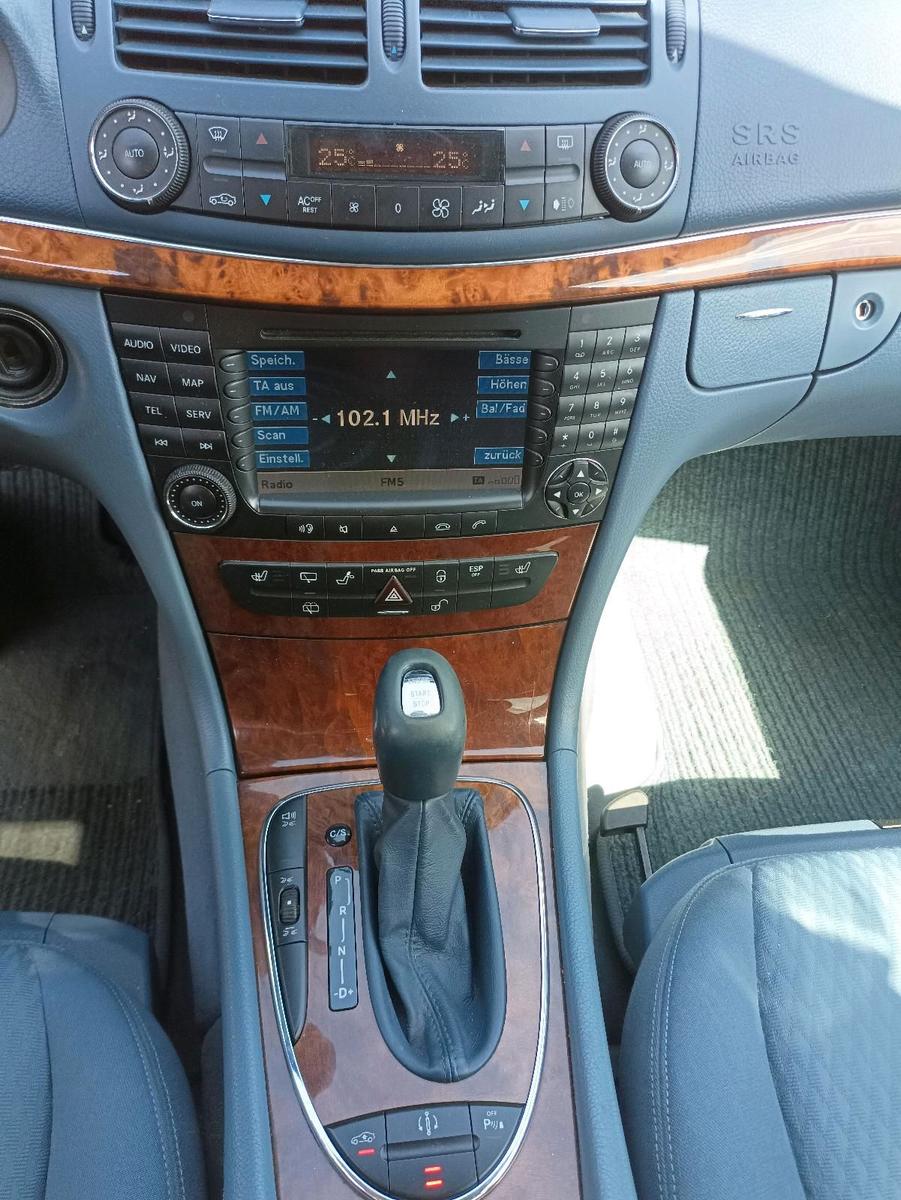 Mercedes-Benz E500 2004 — photo 13