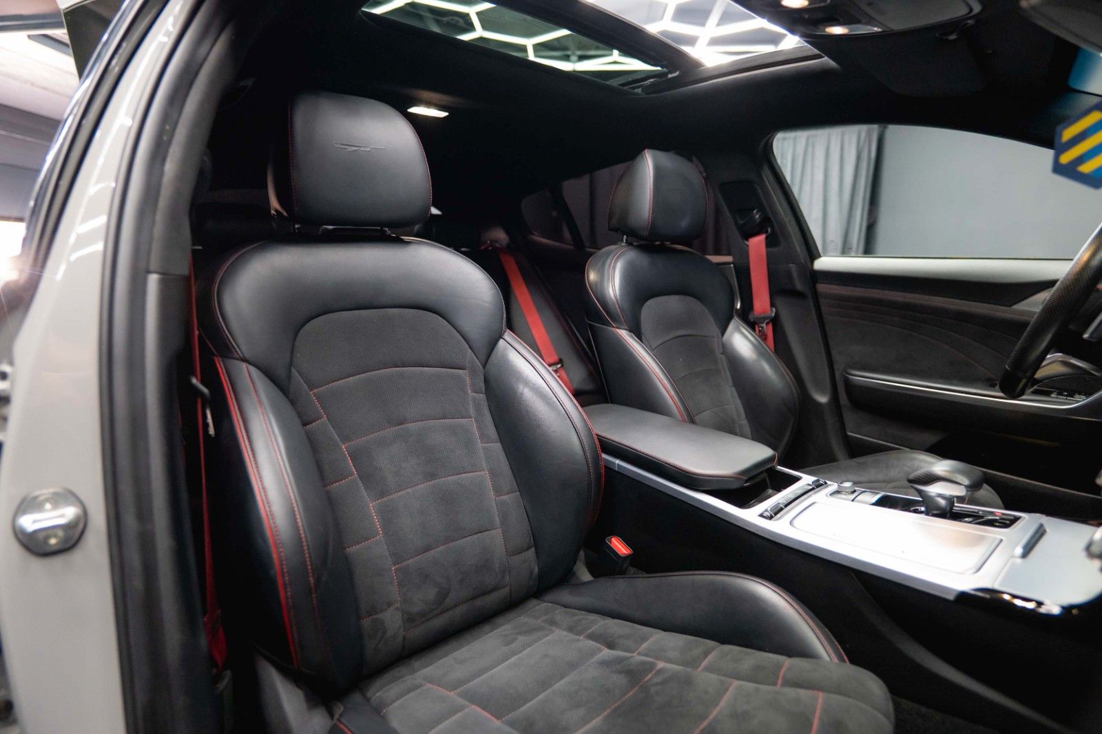 Fahrzeugabbildung Kia Stinger GT 4WD Performance | Pano | ACC | LED