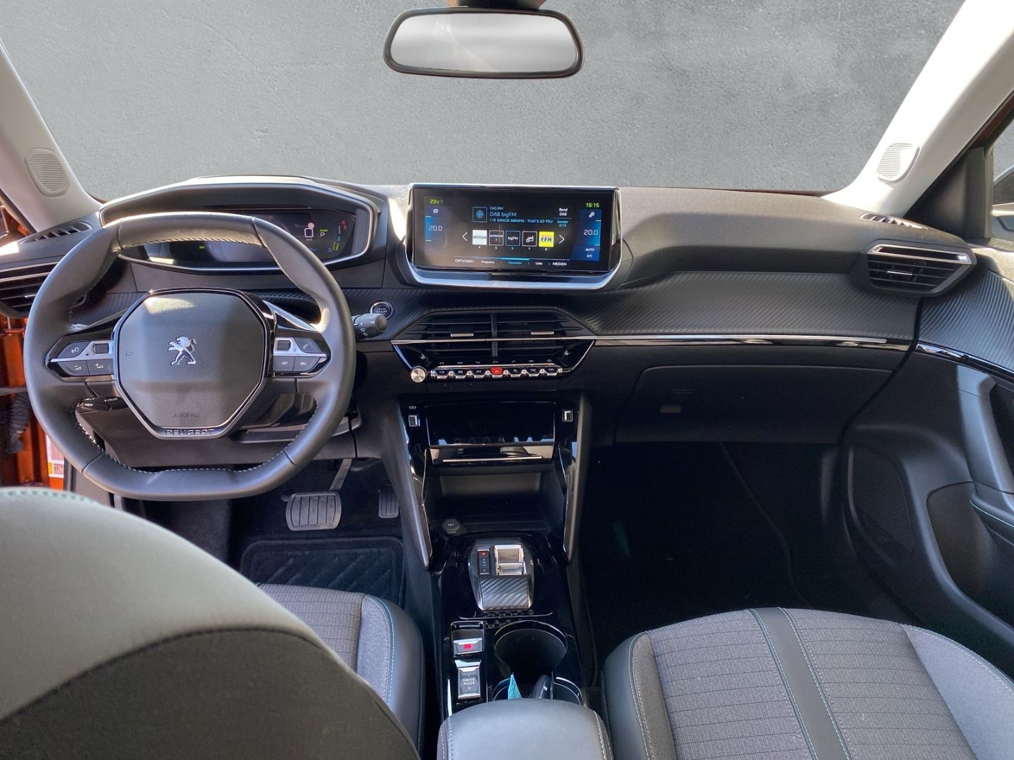 Fahrzeugabbildung Peugeot 2008 e- Allure Pack Elektromotor 136