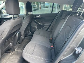 Fahrzeugabbildung Ford Focus Titanium Navi, LED, heizb. WSS, Verkehrsz.