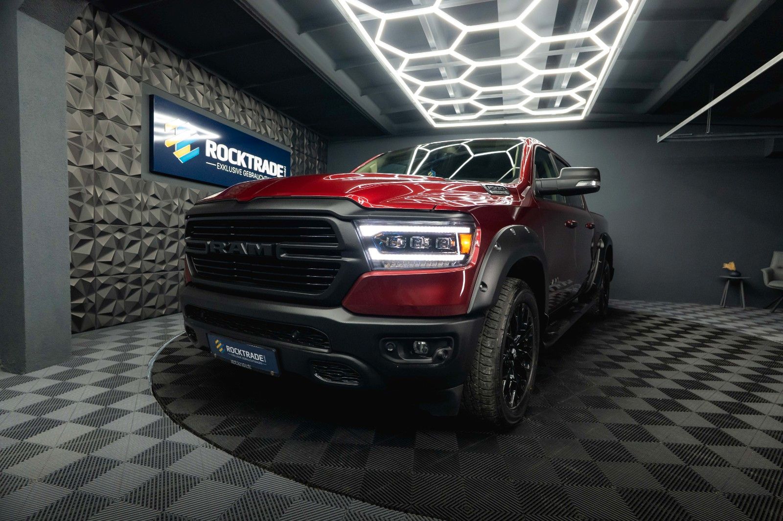 Fahrzeugabbildung Dodge RAM 5.7 V8 HEMI 4x4 OFFROAD Night-Paket *LED*19%